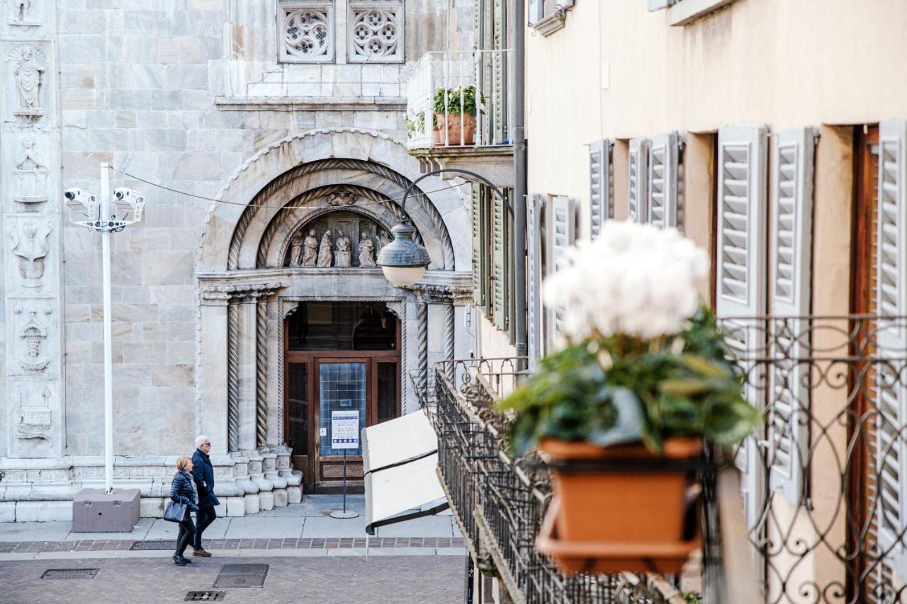 コモLa Finestra Sul Duomo - The House Of Travelersアパートメント エクステリア 写真
